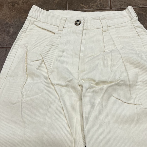 ๐2/$18๐ Ladies Cream Corduroy Pants - Picture 2 of 3